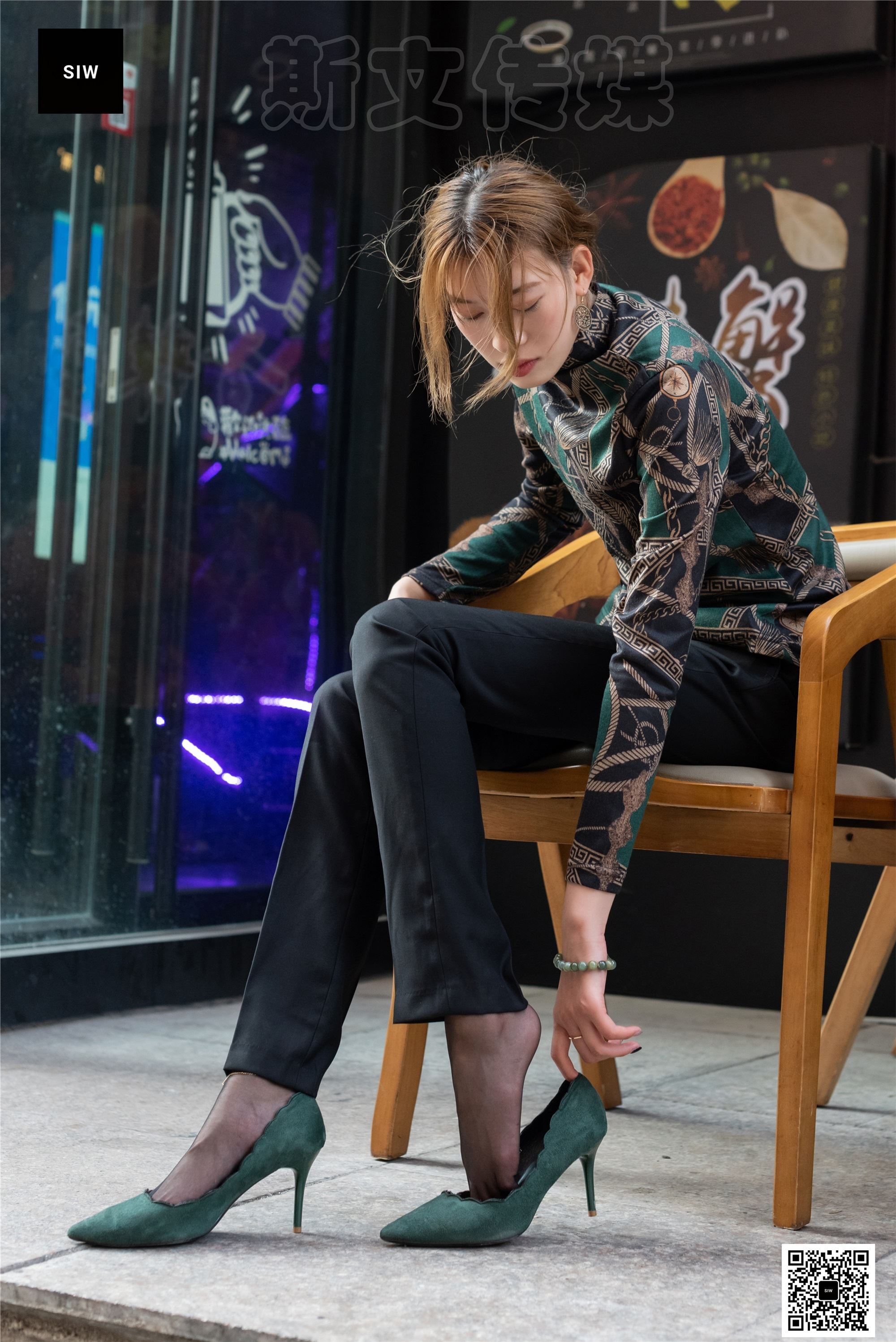 SIW斯文传媒 063 欧版翠绿印花高领长袖打底衫 - 新芳